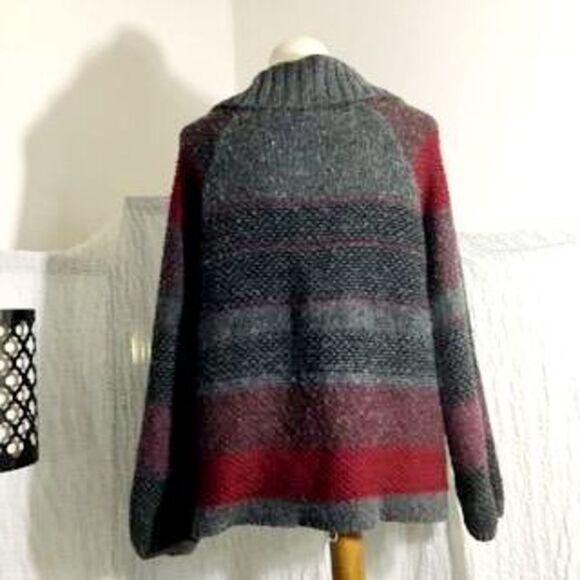 Style & Co. Gray & Red Big Button Sweater Size XL - Picture 4 of 10